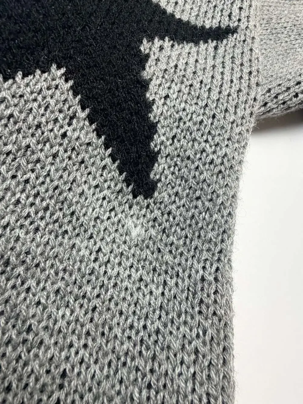 Zenana Distressed Star Knit Sweater Gray Black Long Sleeve Women’s Medium - Picture 11 of 11